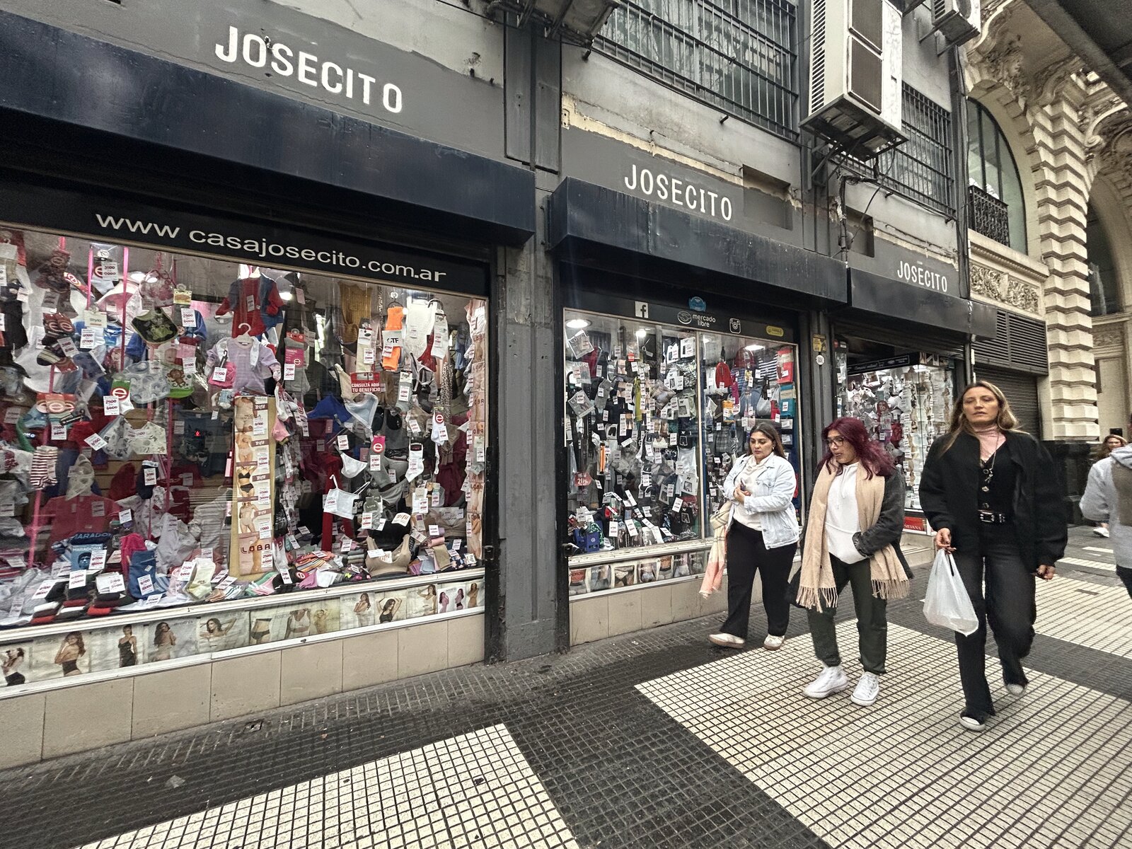 Fachada de Casa Josecito, Av. de Mayo 891