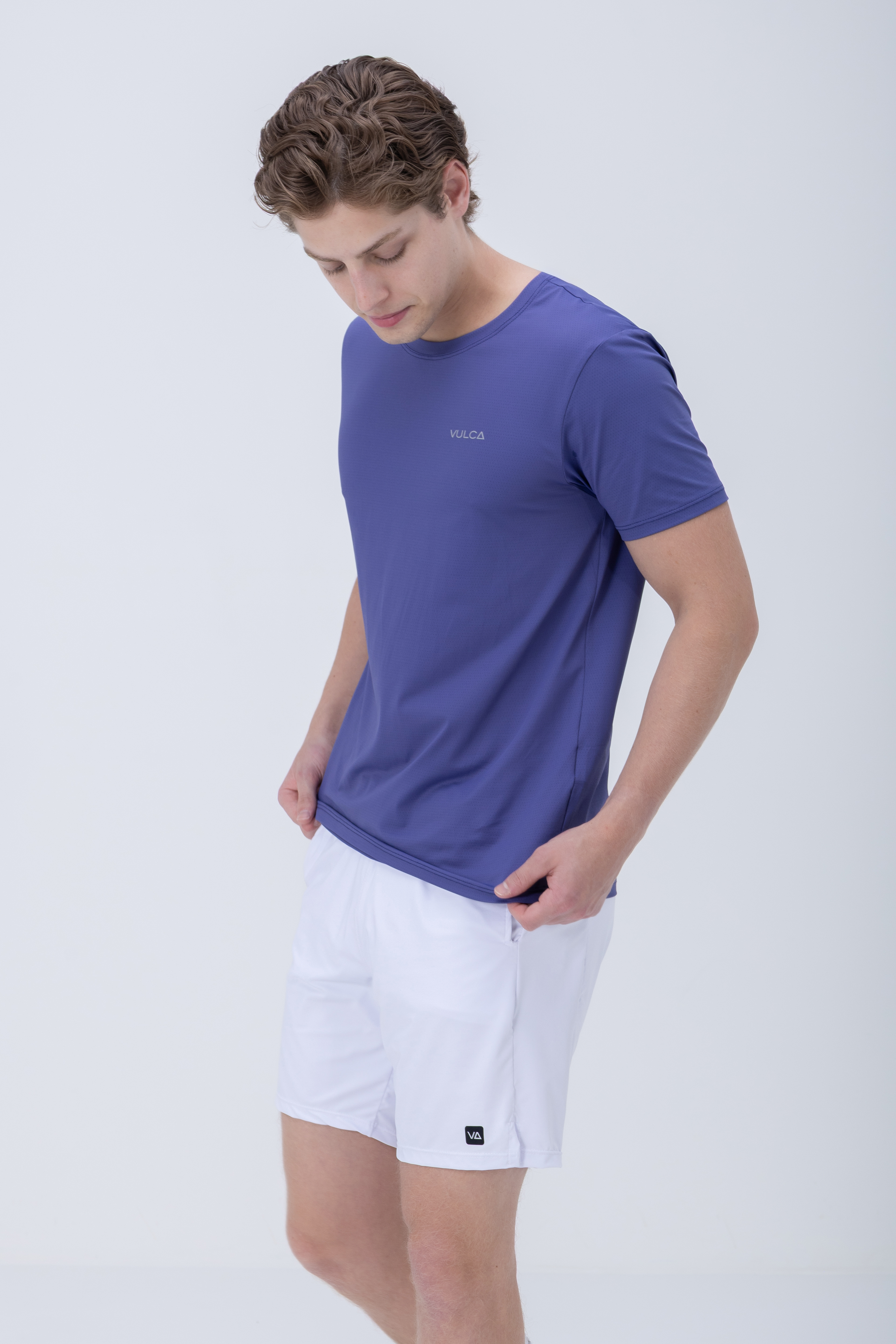 Camiseta Vulca Pulse em vista frontal durante o uso na quadra