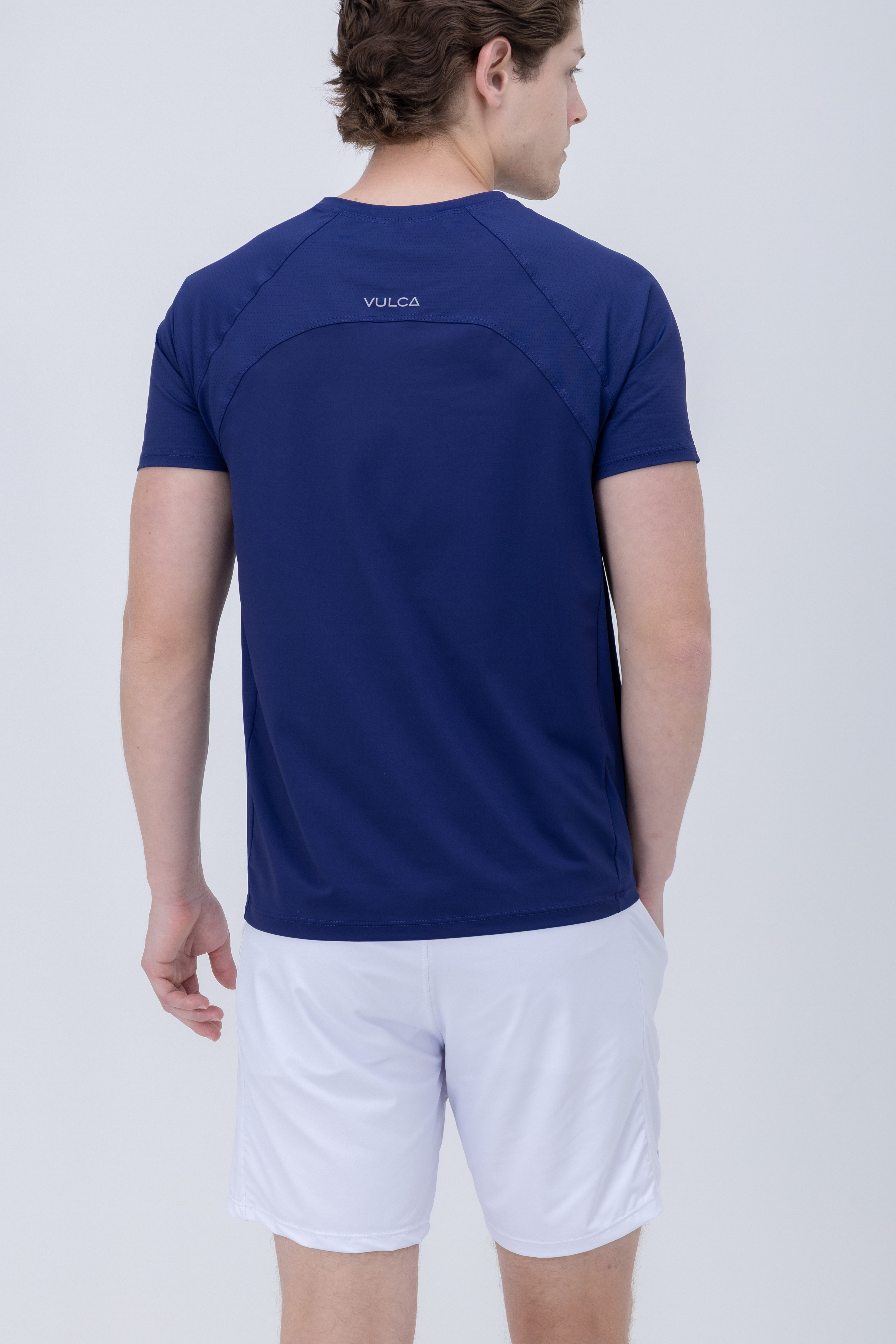 Camiseta Vulca Set em uso na quadra, vista frontal