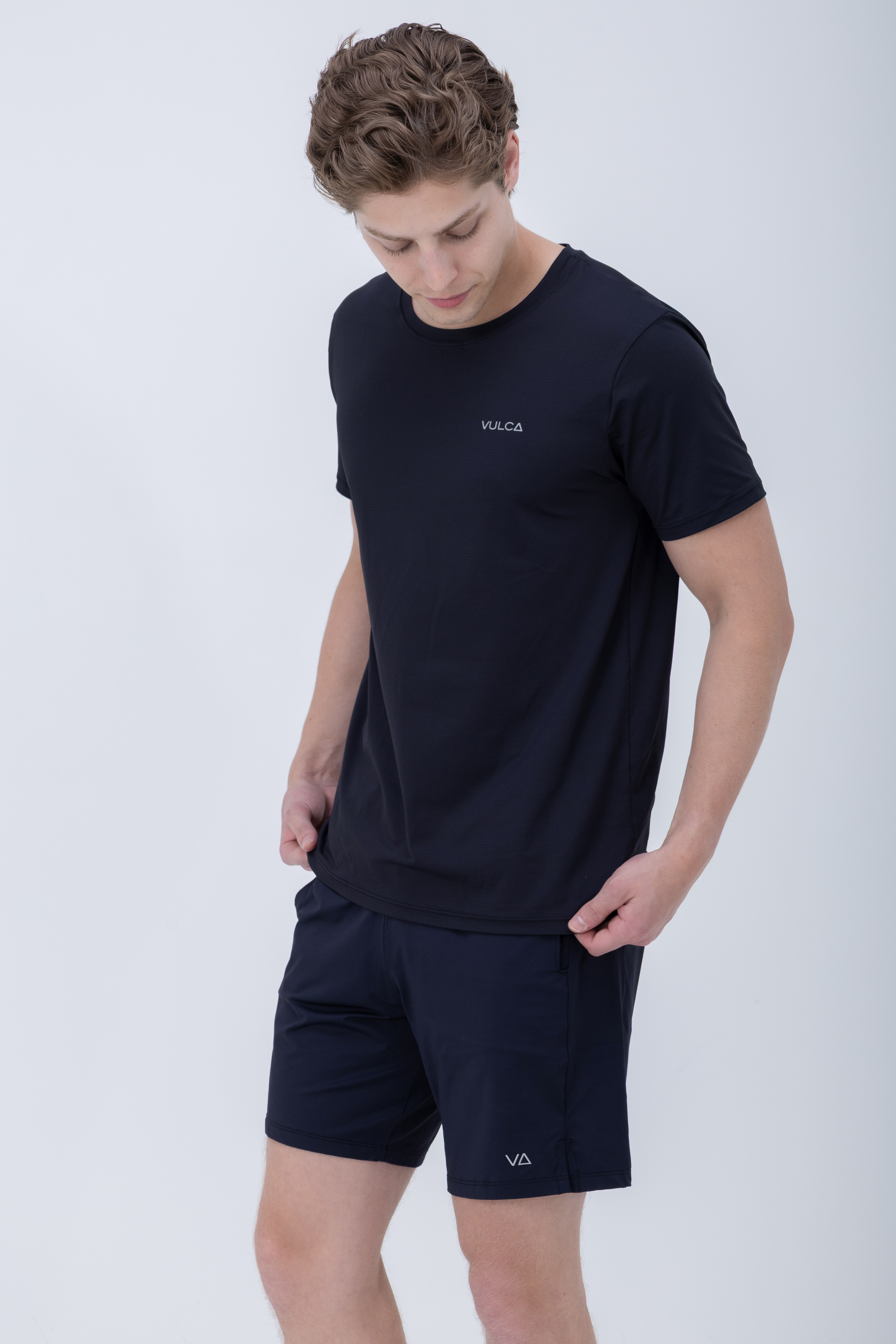 Camiseta Vulca Pulse em uso na quadra, vista frontal