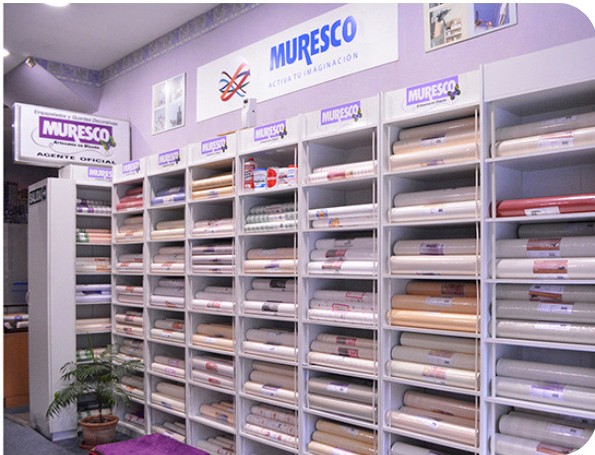 Estanter&iacute;a con muestrarios Muresco