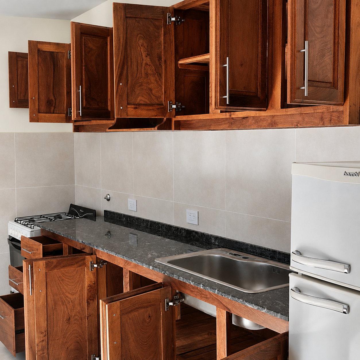 Cocina completa de algarrobo dise&ntilde;ada seg&uacute;n el ambiente