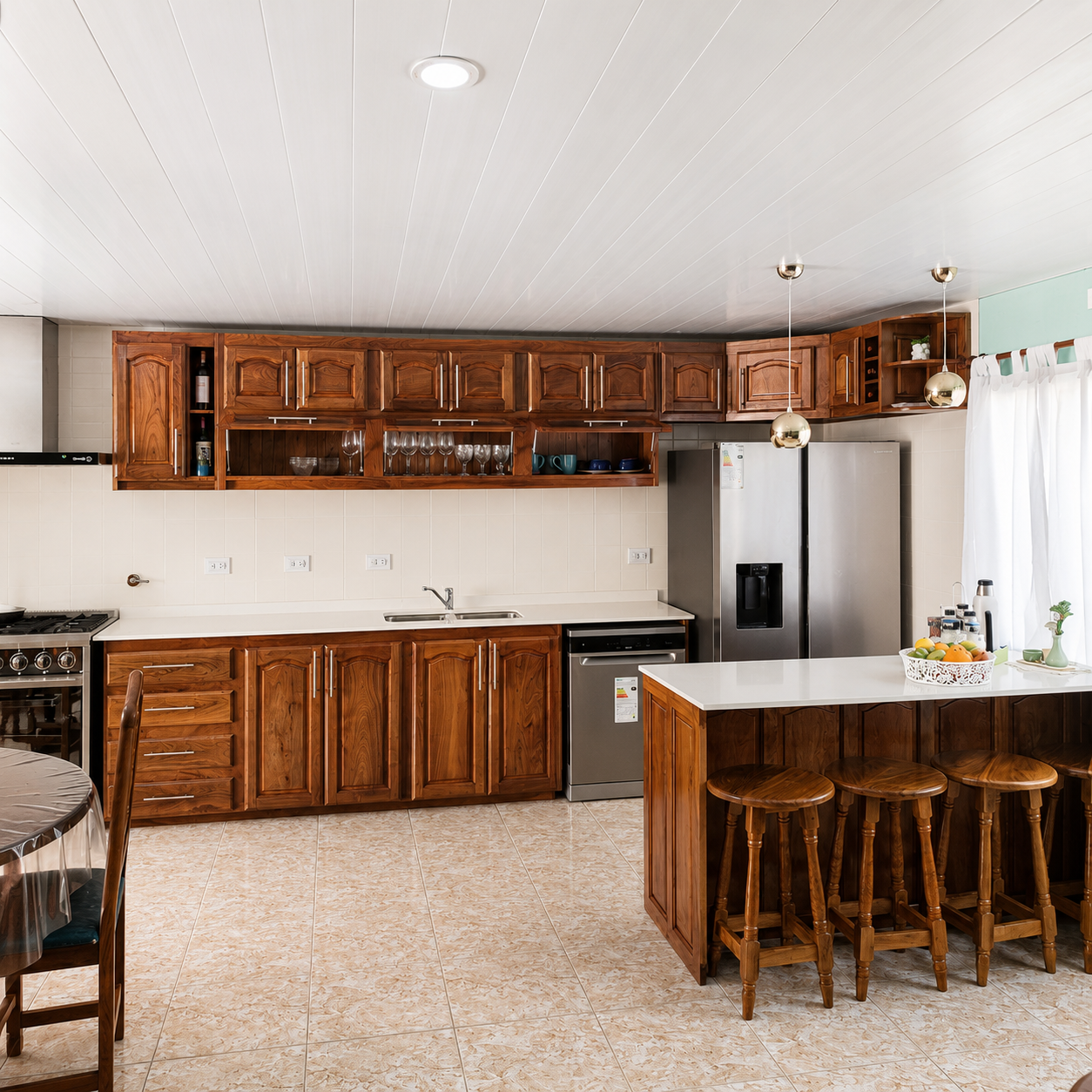 Cocina de algarrobo instalada vista desde un segundo ángulo