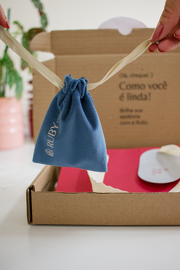 Embalagem sendo preparada na Ruby Store