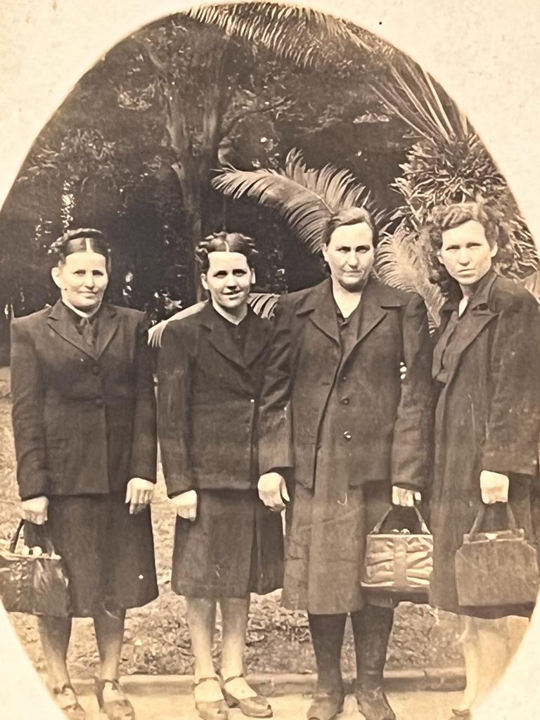 Maria, Domenica, D. Thereza e Angelina Zapone &mdash; Engenheiro Schmidt/SP, 1939