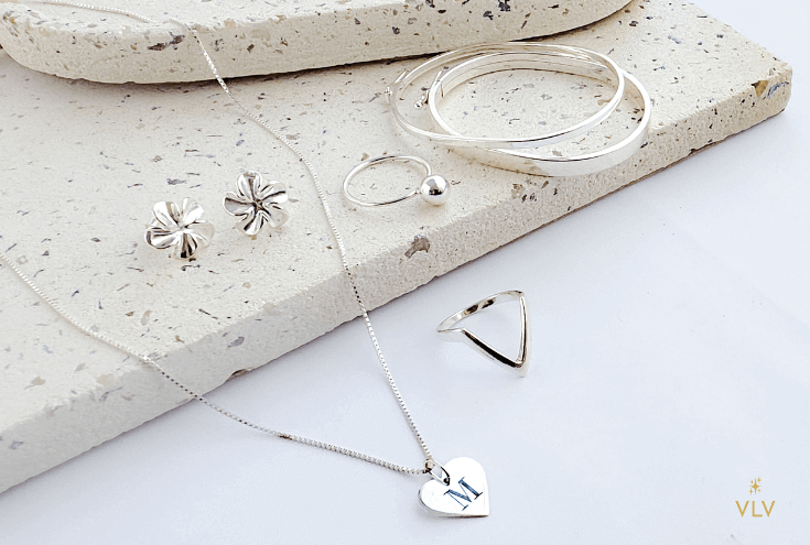 Joia em prata 925/950 com design exclusivo Vive La Vie.