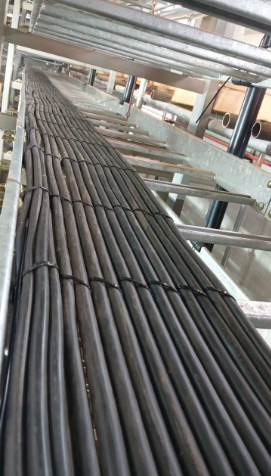 Tubulação frigorígena com isolamento térmico do sistema HVAC
