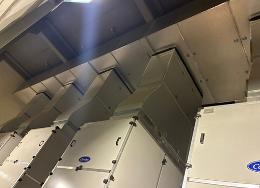 Execução dos dutos de insuflamento do sistema HVAC.