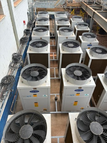 Instalação das condensadoras Eco Split Carrier 440 V.