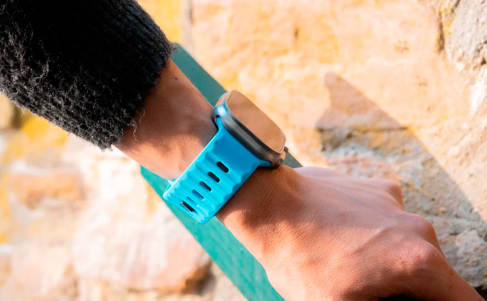 Pulseira Mariner Silicone em uso casual