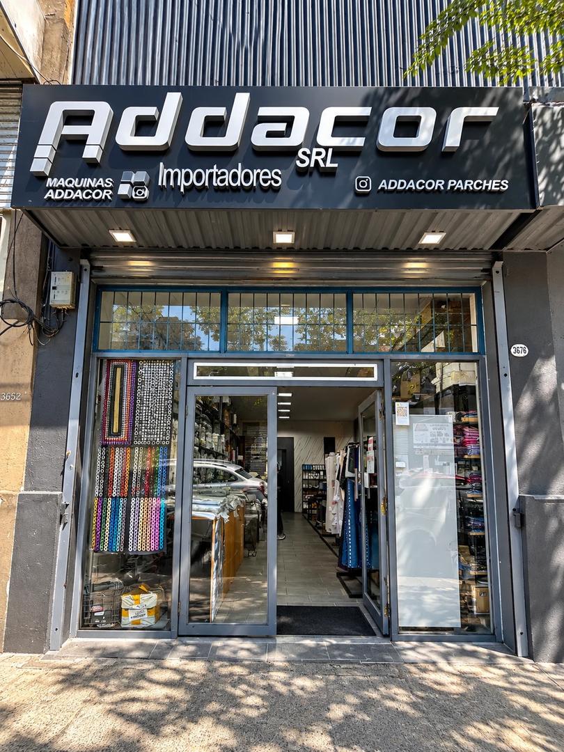 Fachada del local de Addacor SRL en Aranguren 3670, Flores